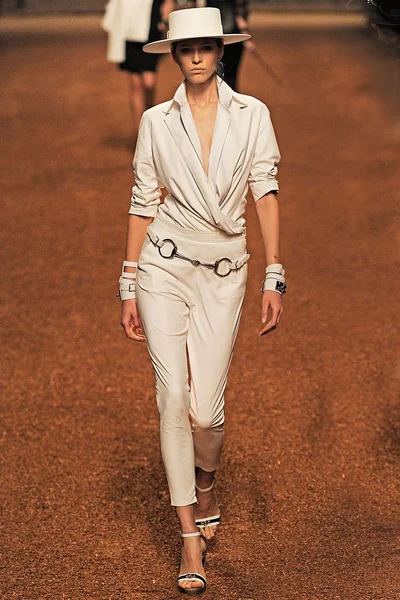 Look 3